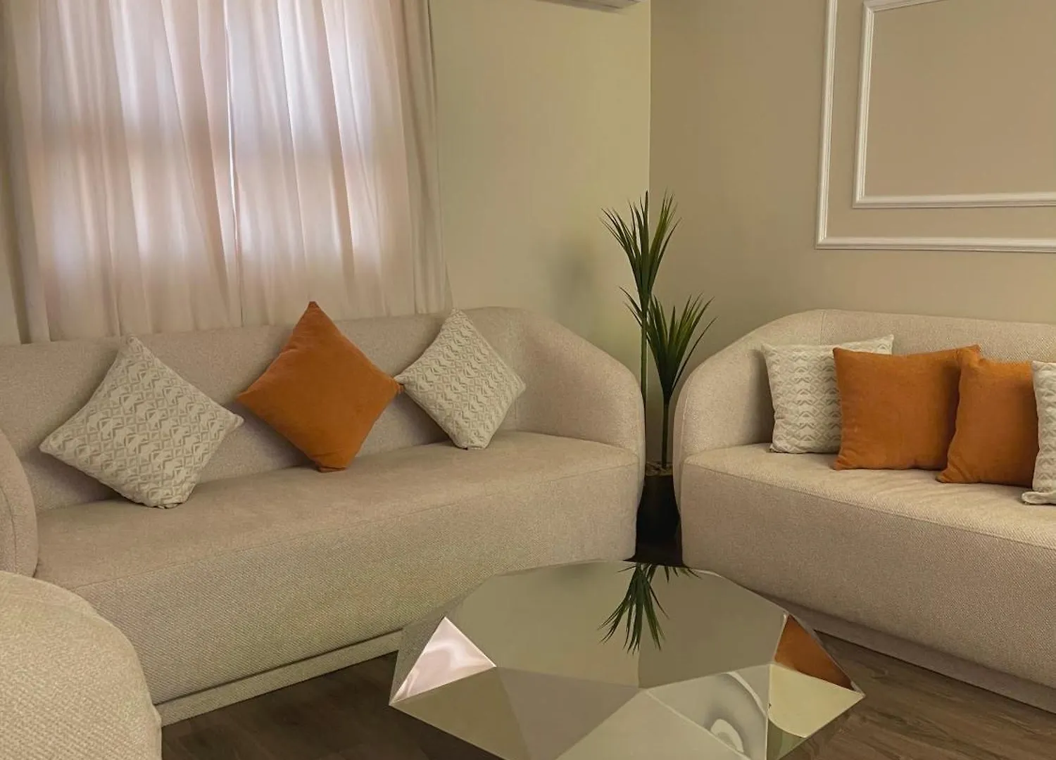 Apartment شقة غرفه وصالة الملقا Riyadh